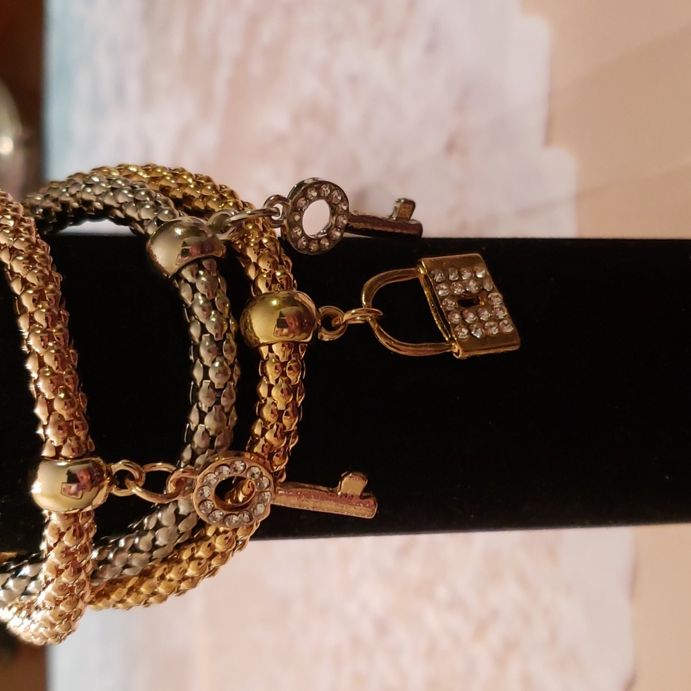 3 PC/SET Key Lock Stretch Bracelets - Picture 3 of 4